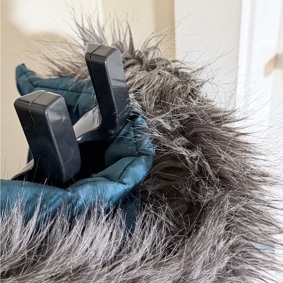 GUC Women’s  Teal Puffer Jacket with Faux Fur Trim - Picture 3 of 7